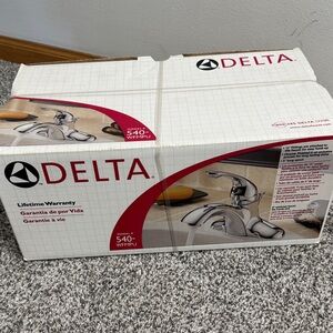 Delta Chrome Single Handle Faucet 520LF-HGMHDF